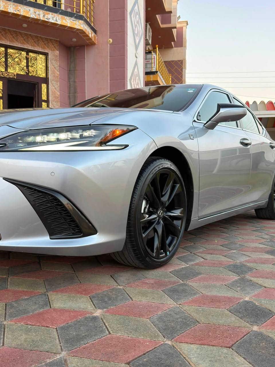 للبيع 
لكزز اف سبورت هاندلك هايبرد
Es300h
 Fsport handling(الفئه الرياضيه)
موديل 2024
السياره اعلى مواصفات اللكزز 
الضرر جاملغ خلفي صبغ فقط 
ايرباك كشن سائق 
العداد 15 الف ميل فقط
رقم بغداد بأسمي
المواصفات
1.كامرات محيطيه عدد 5 
مع اماكنيه تصوير السياره من اسفل السياره
2.فتحه سلايد روف
3.برده كهرباء
4.داتا شو تعرض بالجامه الاماميه
5.صندوق كهرباء مع فتح الصندوك بالقدم
6.لايت زنون لد عدسات عدد3 
7.لايت داينمك يفتر مع المقود 
8.نظام صوت مارك ليفنسون خاص باللكزز الفول
9.كشنات جلد احمل بلادي مع ختم fsport بمسند الرأس
10.مراي جانبيه شفط مع هيترات
11.ويل كب حجم 19
12.حساسات امامي خلفي 
13.رادار امامي خلفي 
14.انظمه قياده عدد 5
15.كشنات كهرباء مع تبريد وتدفئه
16.المقود هيتر مع تبريد
17.مقود كهرباء
18.هاند بريك بصمه
19.اوتو هولد
20.شاشه جبيره خاصه بهاي الفئه مع نظام ابل كار بلي واندرويد اوتو
21.شفتات بالمقود
22.خزن ميموري لكشن السائق
23.شحن موبايل وايرليس
24.خاصه الاوت دم للمرايه الوسطيه 
25.خاصيه تقديم وترجيع المقود مع كشن السائق عند تشغيل وانطفاء السياره
26.تشغيل عن بعد
27.فتح جميع الابواب بالبصمه 

مكان السياره بغداد
***********
