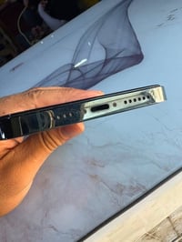 12 برو ماكس للبيع الجهاز جان متروك نضافه 100‎% بطاريه 100 لاا مرفوعه و...