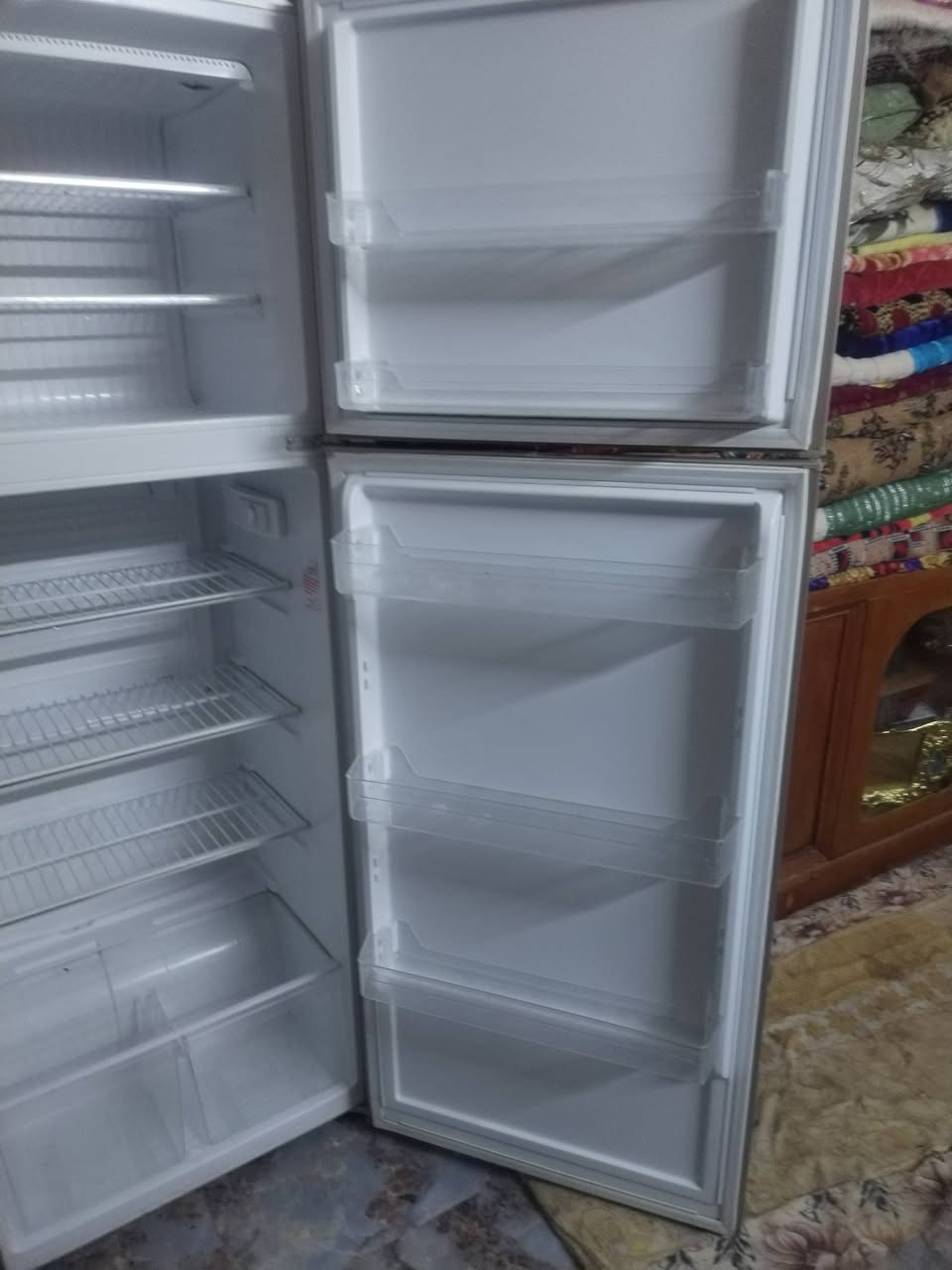 السلام عليكم من رخصت الادمن عندي ثلاجه للبيع حجم كبير تخبل وشغاله وجديدا استعمال ٣شهر فقط السعر ٤٠٠اللف وبيه مجال لطيبين تجميدهه فول ترجع اذ متجمد مكان الرمادي تاميم ***********التصال علهاذ رقم
