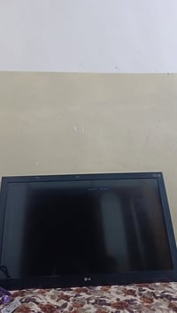شاشة ٤٢ بوصة • بدون نت • نضيف
