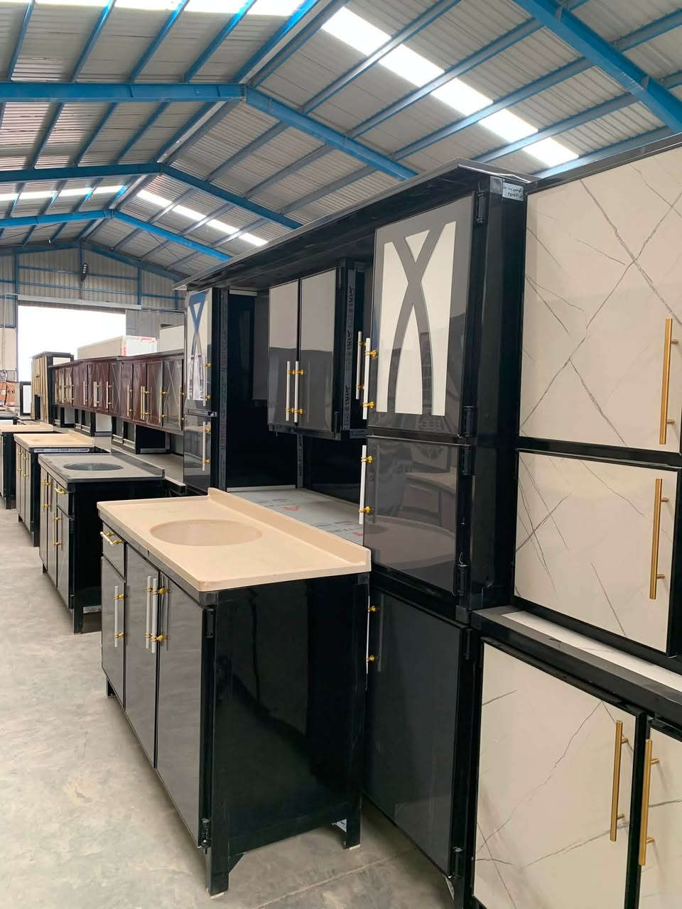 📍الصويرة / الشارع العام ( السايد الرايح على طريق بغداد ) قرب محطة رضا الصالح 
• للإستفسار ***********
