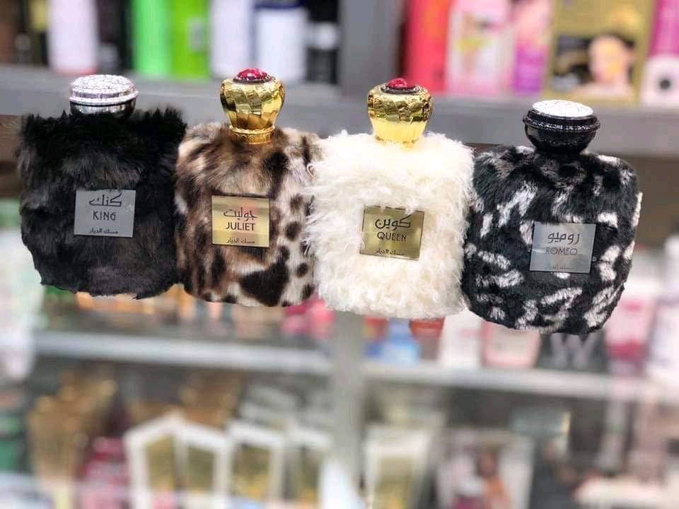 عطور أرض الكويت – فخامة وأناقة بلمسة مميزة ✨
إذا تبحثون عن عطور تجمع بين الرائحة الجميلة، الشكل الفخم، والحضور الملفت، فمجموعة عطور أرض الكويت تقدم لكم تشكيلة متنوعة تناسب الأذواق المختلفة، للنساء والرجال. 🌸🖤
السعر 20الف