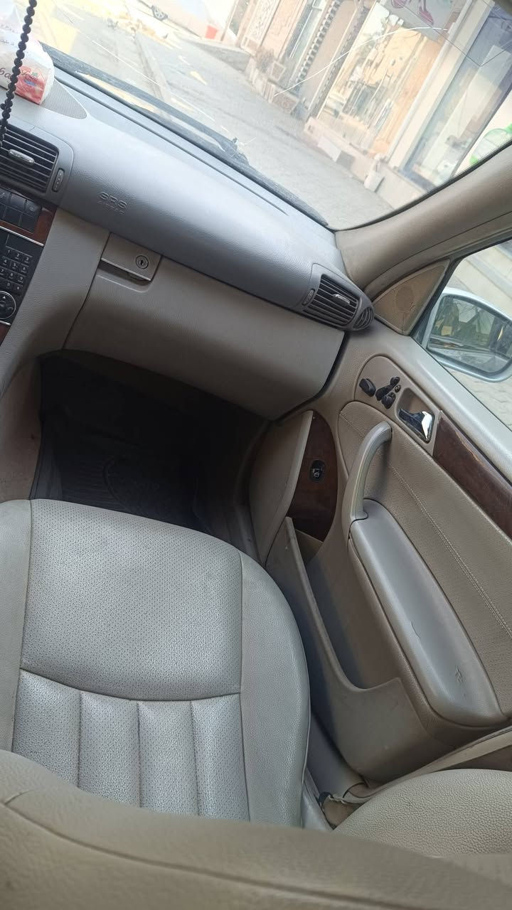 مارسدس C280 مديل 2007 رقم بغداد دولي
 فول مواصفات فتحه .تحكم استيرن جهتين.
كشنات جلد كهربائي.اشاير بلمري برده خلفيه 
 مصبوغه احزام جماليه .محرك 6سلندر 
.السعر 72ورقه بيع أو مراوس حسب القناعه 
رقمي استفسار أكثر ***********
