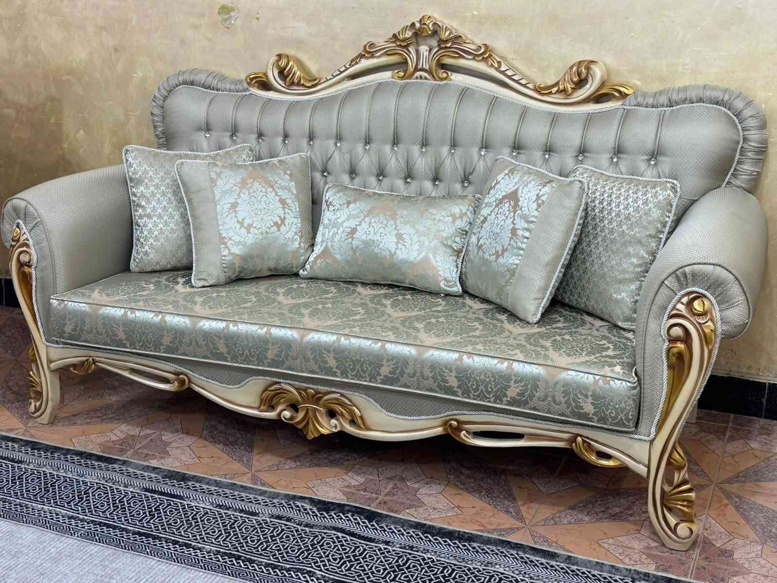 تخم زان تركي ١٠ مقعد مع ميز وسطي جديد استعمال قليل فول نضافه ***********

