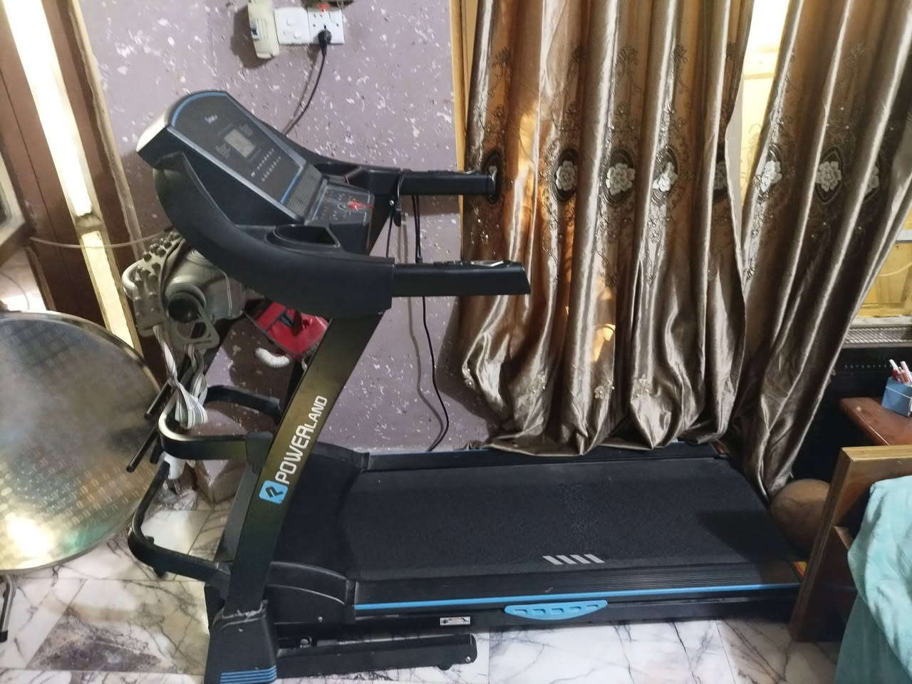 سلام عليكم 
جبلي  دبل ماطور ضمان شهر يتحمل وزن ١٢٠ كيلو ثكيل ماركه باور لاند 
جديد استعمال منزلي قليل جداً 
السعر ٤٠٠ الف وبي مجال بسيط 
 لان محتاج ومكان ماعندي بالبيت 
حله ***********
