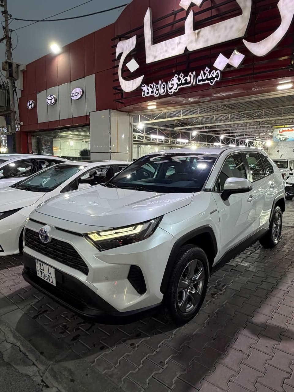 🚗 راف فور 2024
محرك 2500 هايبرد
خليجي ياباني أصلي (عبد اللطيف جميل)

✨ المواصفات:
✔️ محرك 2500 هايبرد
✔️ فور ويل AWD
✔️ مقاعد  بيجي 
✔️ حساسات خلفي + امامي
✔️ شاشة + كاميرا
✔️ رنقات 17 إنش
✔️ لايت فول زينون + LED
✔️ كروس سرعة 
✔️ باقي المواصفات المعروفة من تويوتا

📌 الحالة: مستخدم نظيف
📊 العداد: 28.000 كم فقط
🛡️ مكفولة بدون بارد او تبديل او صبغ

📍 العنوان: بغداد – معارض البياع / الشارع الرئيسي

📞 للحجز والاستفسار:
***********
***********
***********
***********
📮 لمعرفة السعر علق برقم (1)
