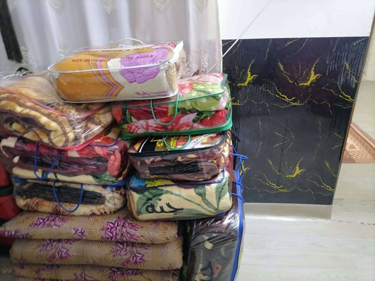 السلام عليكم غراض منزل للبيع غرفة أخشاب ماليزي الأصلية ٦بيبان +بوفية ٣متر +دواشك أبو النفر العدد١٩ +بطانيات العدد ١٢+بلازما عدد ٢ ألي حاب يتصل على هذا الرقم *********** أو يتفظل خاص العنوان ديوانية حي رفعت

