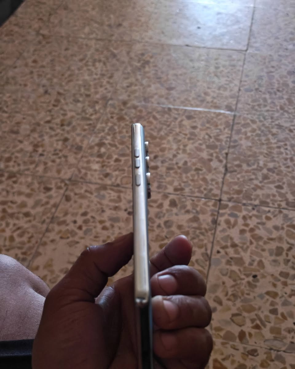 كامون 40 برو للبيع بغداد المشاهده كامل الملحقات لافطر ولا اي شي بي

نص مكتوب في الصور:
- هاتفي HiOS 16.2.0 التحقق من التحديثات اسم الجهاز TECNO CAMON 40 التخزين ٢٥٦ غ.ب / ٦٩,٢ غ.ب الطراز TECNO CM5 وحدة المعالجة المركزية Helio G100 Ultimate RAM ٨,٠٠ غ.ب+٨,٠٠ غ.ب الكاميرا الخلفية 50M OIS+8M الكاميرا الأمامية 32M البطارية 5200mAh الشاشة 1080x2436