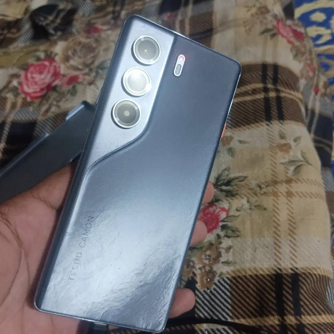 تكنو كامون 40 برو • نضيف • محتاج تصليح