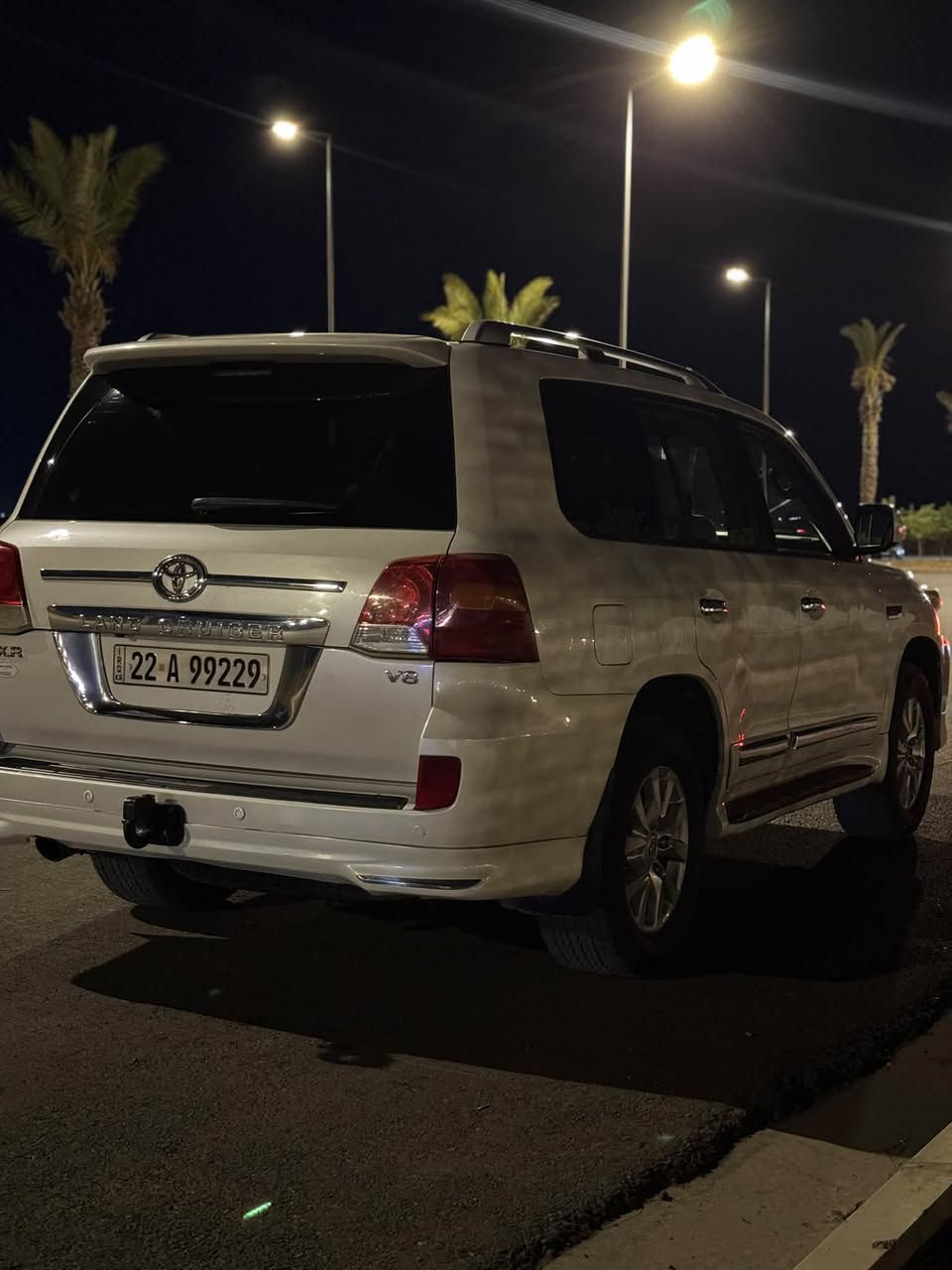 Land Cruiser
2008 VX.R 
V8
سەیارەکە دوو بست سبوغی هەیە هەموو شتەکی بەشەرت گێر مەکینە تەبریت هەمووی بەشەرت 
بەناوی خۆمانە
نرخ:275وەرەقە و مەجال
رەقەم:***********
