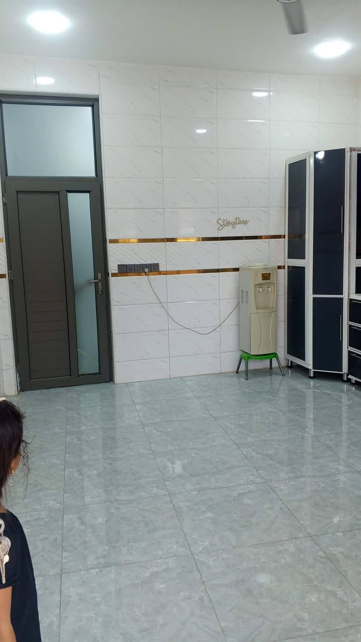 السلام عليكم بيت للبيع  طابو زراعي سند 25  المساحه 200م ورديه خارج قرب اسواق الأخوين رقم ابو البيت ***********
