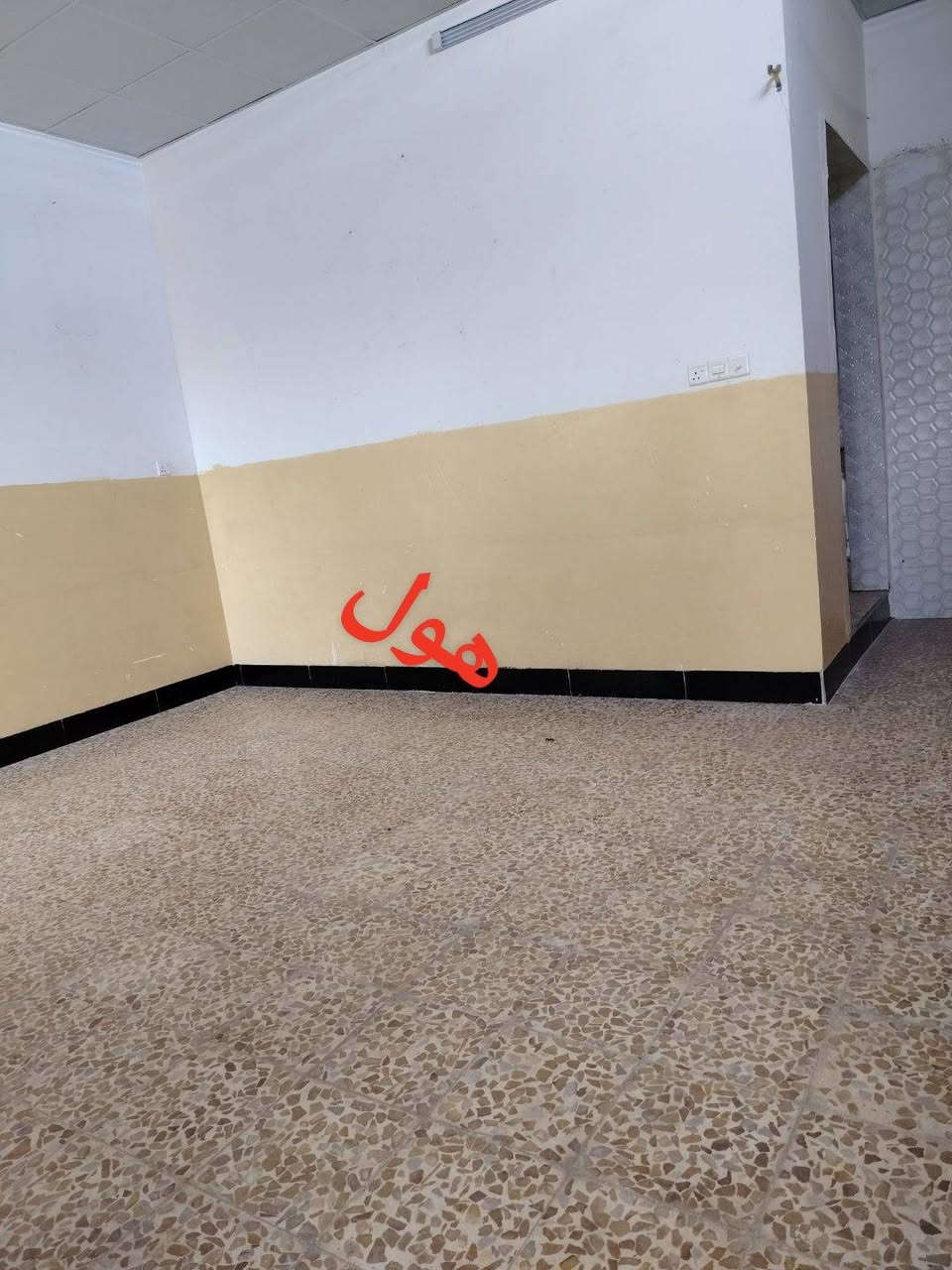 شقة طابق ثاني للايجار مساحتة 150‪ متر
تتكون غرفه و هول و حمام و مطبخ و بلكونة  خدمات كاملة ماء كهرب تبليط العنوان موصل الايسر حي الكرامة  قرب متوسطة جابر ابن حيان ايجارها 200‪ قفل 🔒
رقمي كورك ***********‪
رقمي اسيا ***********‪ 👈 يوجد واتساب
