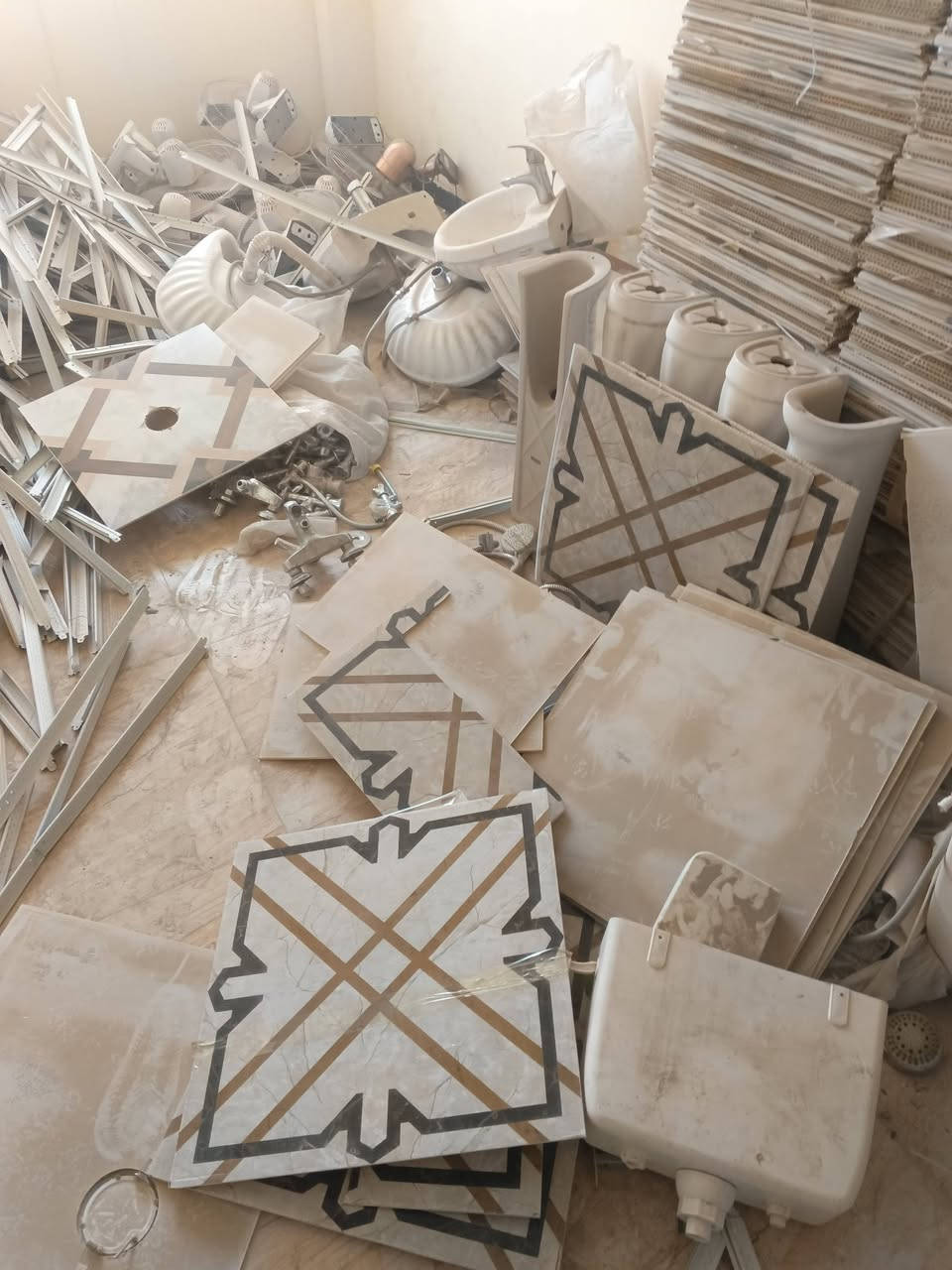سقف ثانوي بلاستك  800 متر
الي محتاجهم  لحسينيه موكب   في سبيل الله خل يجي ياخذهم  مجانا  عنوان مقابل قريه الغدير ***********
