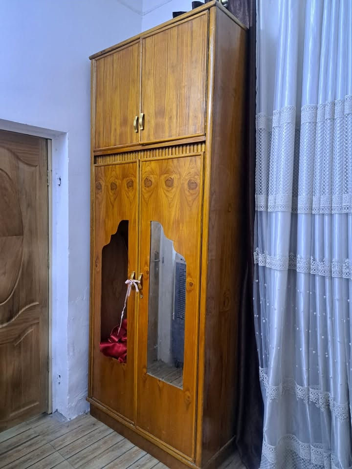 غرفه نجاره تسكام درجه اولى رايديه ب٨٠٠وبيه مجال للتواصل ع هاذ الرقم ***********
