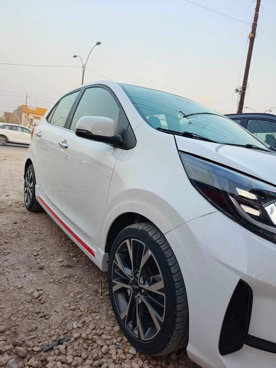 يا الله
سياره كيا بيكانتو 
موديل 23 جيتي لاين فول مواصفات 
ماشيه 19 الف 
وارد امريكي 
السياره بيهه حادث دعاميه 
بدون تبديل بدون صبغ بيهه بارد بخشم البنيد 
وشويه بجاملغ بسسب الدعاميهً حادثهه كلش حلو 
للاتصال ***********
صوره الحادث والسونار منزلهه ويه المنشور
