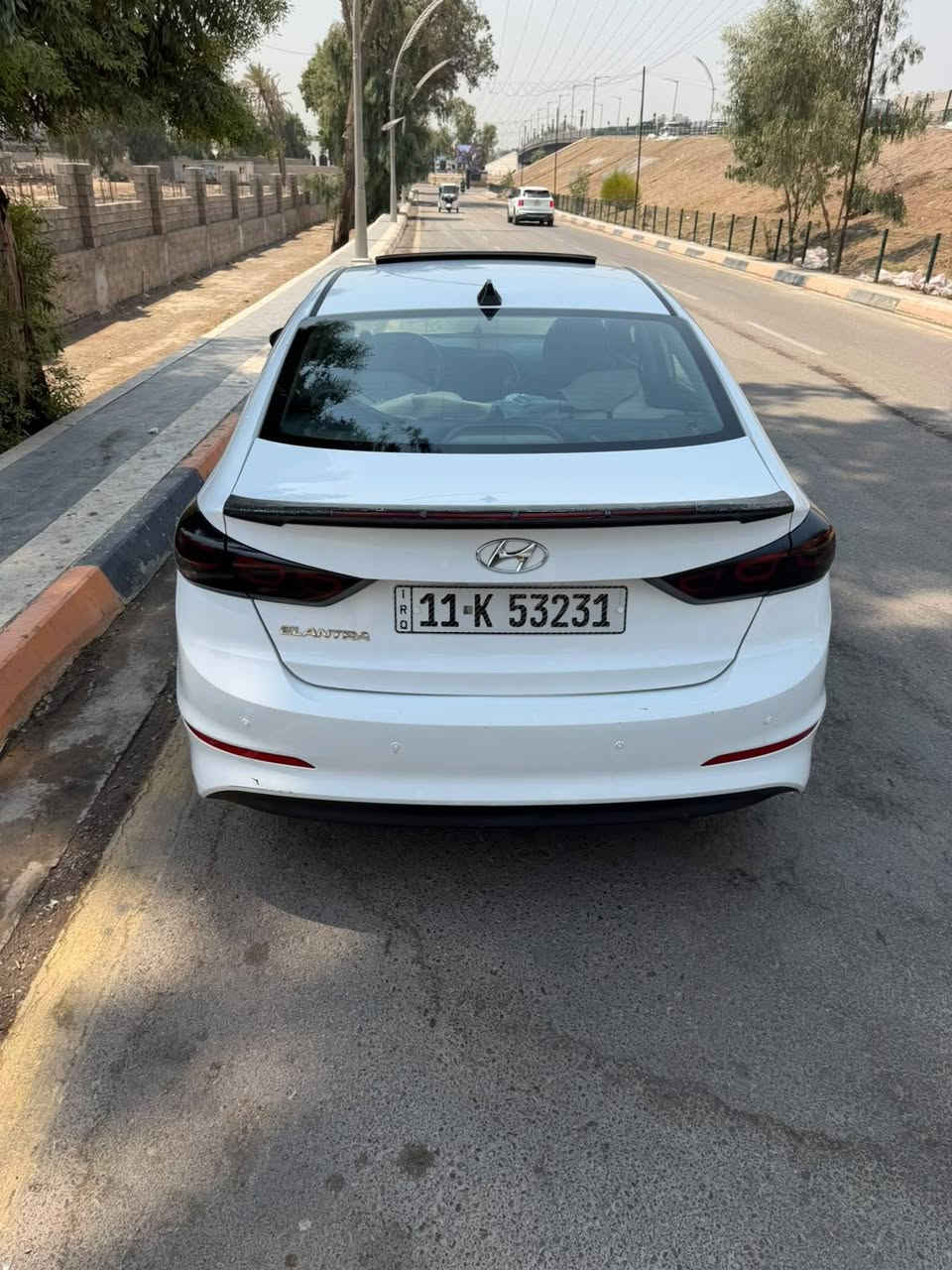 السلام عليكم النترا ١٧ خليجي فول مواصفات عدا البصمة مكفولة من الضربة بيها صبغ على كد شبر بالباب الخلفية وشخط بصيط بالباب مكحل ما مبين مكينه وكير خير من الله مكفولات منظومه تبريد كلهة جديد ميكانيكي مو كهربائي ثلج السيارة بسمي تحويل ثاني يوم  دوشمة جديدة والدوشمة البلادية جلد جديد شاشة كار بلي واير ليس والشاشة البلادية موجودة مري شفط تحكم استيرن انضمة قيادة(ايكو - اسبورت- عادي) قطعتين تبريد داخل صاج السياره حلوه ونظيفه مال جناي صارلهة سنتين يمي كامله عله اخر حبايه مابيها اي نقص
السياره للبيع فقط بدون مراوس 
مكان السياره ديالئ بعقوبه 
السعر ١٤٠ وبيها مجال 
***********
