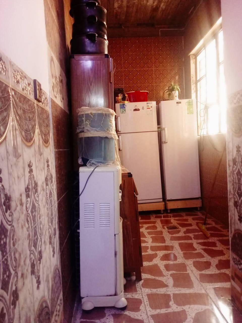 دار للبيع في مزارع زيونه جمعية الكندي قرب جامع الاندلس المساحه 100 الواقع 120 السعر 60  التواصل مع ***********

