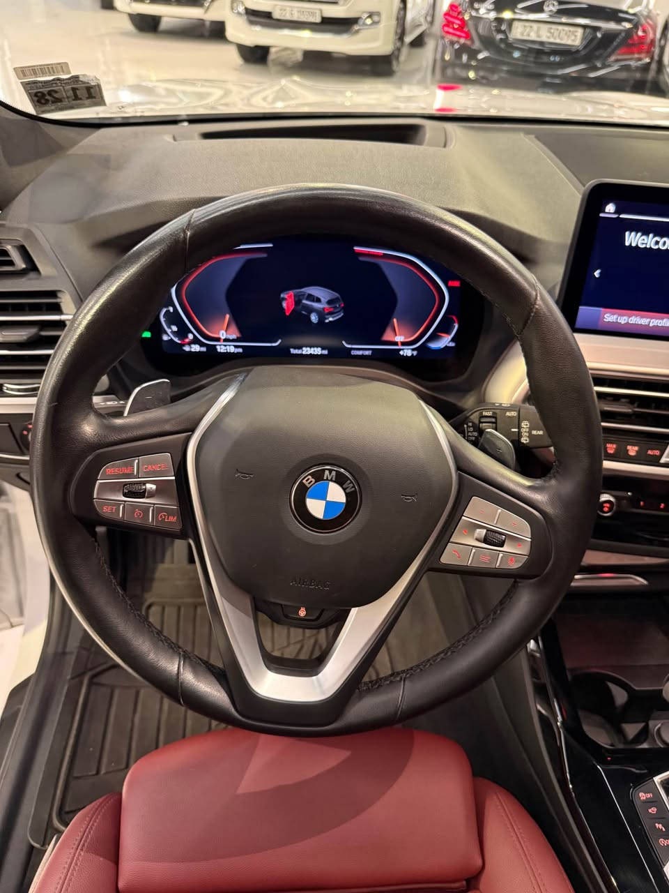 بي ام دبليو  اكس ثري X3 30i S drive
موديل /2024 
محرك / ٤ سلندر توين پاور تربو سعة لترين 2.0
العداد /٢٣ مايل 
سعر / 30 الف دولار 💵
اللون / ابيض ، داخل احمر بلادي
فول مواصفات ، داخل احمر ، اربع ابواب بصمة و صندوق كهربائي و فتح واغلاق بالقدم kick sensor , لايتات ليد BMW LED و اداپتڤ و داتاشو ٥ كاميرات شاسة كبير كيج اليكتروني ( تتحرك بجميع الاتجاهات مع الستيرن ، سقف پانوراما ، شاشة الكترونية ، دواخل ليد انارة عدة الوان تتغير حسب الرغبة ، شاشة كبيرة ،  وحساسات امامية وخلفية ٣٦٠ درجة ، نظام التوقف الذاتي ومانع اصطدام active brake control , نظام منع الخروج عن المسار في الشارع LKA ، نظام كشف النقطة العمياء BSM ، فتح الابواب تلقائيا عند الاقتراب من السيارة و قفلها عند الابتعاد ، كشنات هيتر ، كشنات كهرباء جهتين و ميموري ، بريك بصمة واوتوهولد ، ثلاث وضعيات قيادة و اطفاء المحرك ذاتيا عند الوقوف ، تبريد مركزي وخلفي منفصل قطعتين ، اپل كار پلاي و خريطة المدينة في الشاشة الامامية ، شاحن موبايل وايرلس ، مواصفات اخرى كثيرة جدا
السيارة وارد امريكي ، بيها فقط حافه بنيدو و جاملغ حافة باب صبغ بدون دواخل نهائيا وايرباك بردة و سستم 
جدا جديدة مثل الزيرو ، گير ومحرك و صدر و كهربائيات بحالة الشركة كولها ، لايتات وتايرات و الويالة والجام الامامي كلشي بيها بلادي 
العنوان/ اربيل-مدينه معارض 
موبايل /*********** واتس اب فايبر أربيل, العراق
