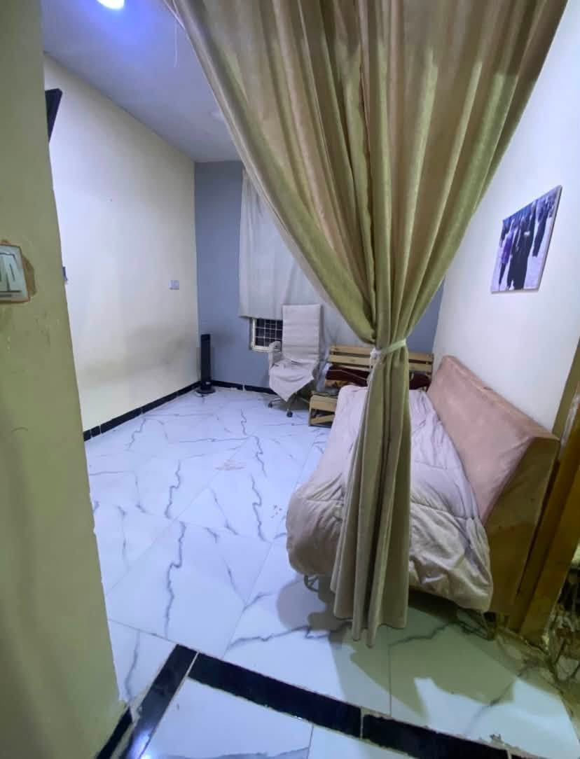 بيت رهن ١٠٠ م مربع طابقين غرفتين فوك خلف نوارس كربلاء طريق الحر قريب على جامعه اهل البيت سعر الرهن ٢٠ مليون
***********

