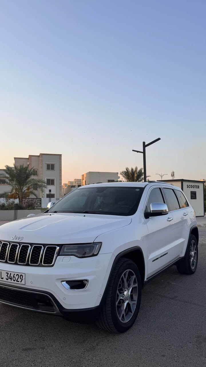 �🔥 للبيع جيب Limited Plus 🔥🚘

✨ موديل 2019
✨ فول مواصفات – Limited Plus – 4x4
✨ وارد خليجي
✨ بانوراما
✨ 3 شاشات
✨ كشنات جلد تبريد وتدفئة
✨ كشنات كهربائية + ميموري
✨ شاشة كبيرة تدعم Apple CarPlay
✨ كاميرا خلفية
✨ حساسات أمامية وخلفية
✨ رادارات ونقطة عمياء
✨ تشغيل عن بُعد + بصمة
✨ صندوق كهربائي
✨ ستيرن تدفئة
✨ نظام ملاحة
✨ مواصفات أمان كاملة
✨ ملاحظه السياره بيها كتاب تضليل اربيل سنوي 
✨رقم اربيل الدولي 

🔥 السيارة جديده جداً مال بيت .

ملاحظه السياره بيها اقل من نص باب السكن صبغ
وبيها مكانين بارد صغار جداً بدون دواخل بدون ايرباك

📍 الموقع: تكريت + اربيل  
💰 السعر: 260 وبيها مجال 
📞 للاستفسار: *********** أربيل, العراق
