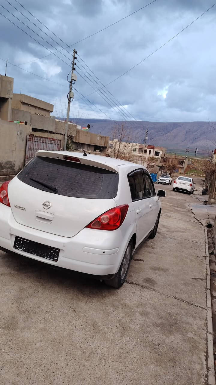 فێرسا مۆدیل 2012
بۆنیتو جاملغی بۆیاغە لەگەل سەر هیلالی تایایە ی دواوە سەنەویو رەقەموو هەزەی نوێیە گێر مە کینە تەبریت بە شەرت بەناو کردنو تەعویل بە شەرت 4 تایەی نوێی لە سەرە توندوو تۆلی بە شەرت داوای 85 لێ دەکەم معامە لە ***********
