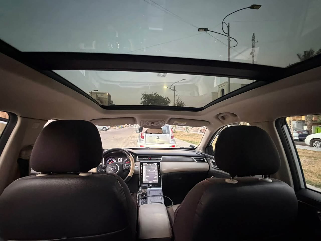 السلام عليكم
MG RX5 2023 

خليجي بأسمي استلام من الوكالة رقم بغداد 

محرك 1.5T كير AT ماشية ٤٦ الف كم تحت الضمان ٦ سنوات او ٢٠٠ الف كم ومستمر علىالصيانة في الشركة...بدون صبغ فقط بارد في البنيد على كد كف اليد و بارد في الصندوق على كد اصبعين.. ومحددهن بالصور 

السعر ١٣٦ وبيها مجال شي قليل كلش 

للاستفسار اتصل ممتواجد على الفيس 

***********
