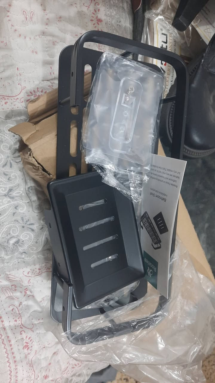 شلعه ب ٢٥ مع توصيل

نص مكتوب في الصور:
- THE DDS STORE
- 24 hours