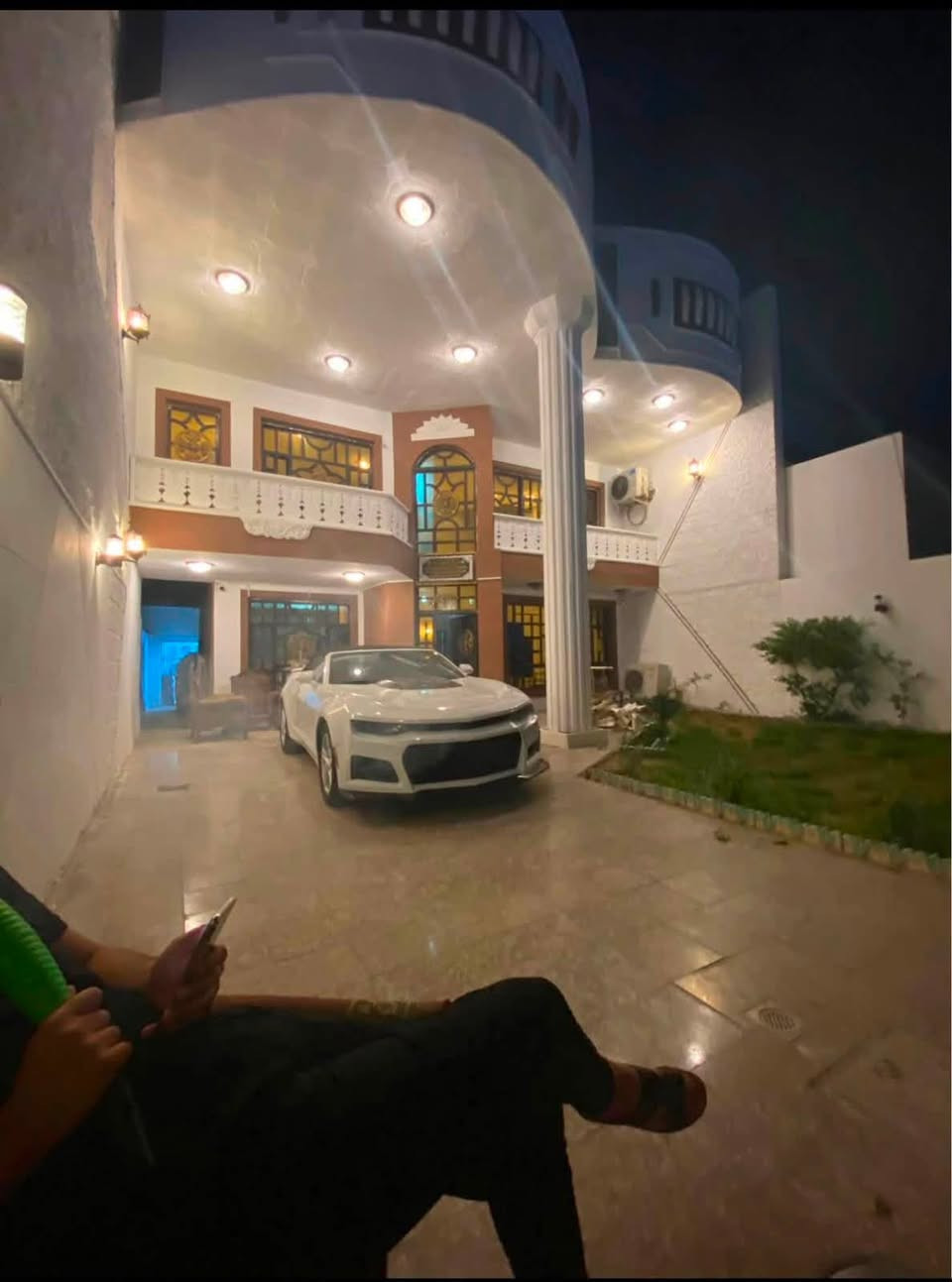🏡 دار للبيع – البلديات | بداية فرع سوبر جكن

📐 الواجهة: 10.5 متر
📏 النزال: 30 متر
🏠 بناء: تسعينات
🛏️ تحتوي على 5 غرف نوم
🌳 حديقة
🚗 كراج
📜 طابو ملك صرف

📍 موقع مميز ببداية الفرع وقريب من الخدمات.

🏢 مكتب السند للعقار والاستشارات القانونية

📞 المحامي برع المحمداوي: 
***********
📞 مهدي المحمداوي: 
***********
