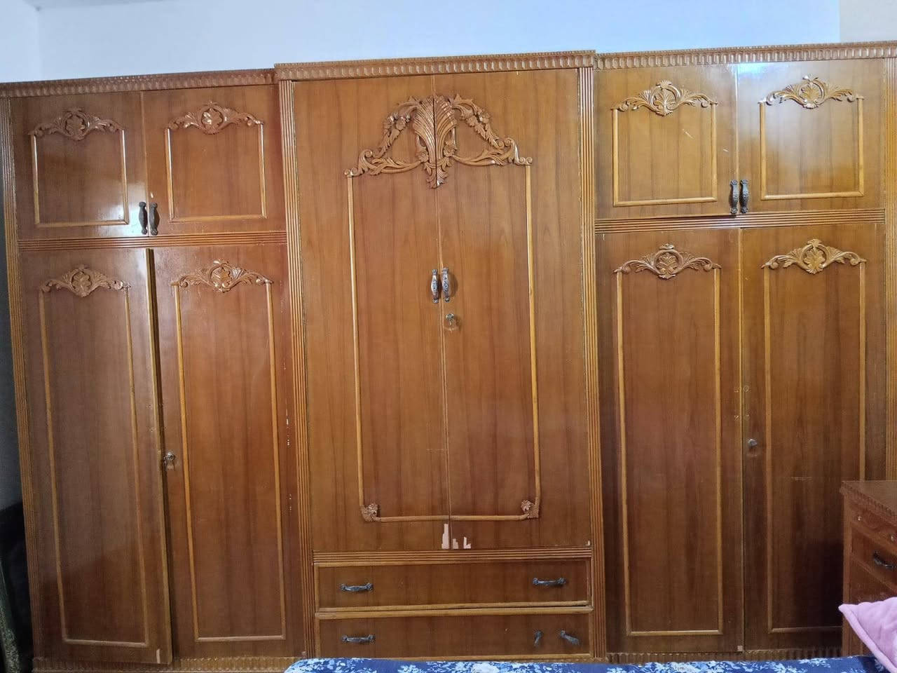 سلام عليكم
بيع مستعجل غرفة خشب عراقي ثقيل نظيف ٦ أبواب ملحق مع تواليت بلازما 750 بيها مجال 
***********
