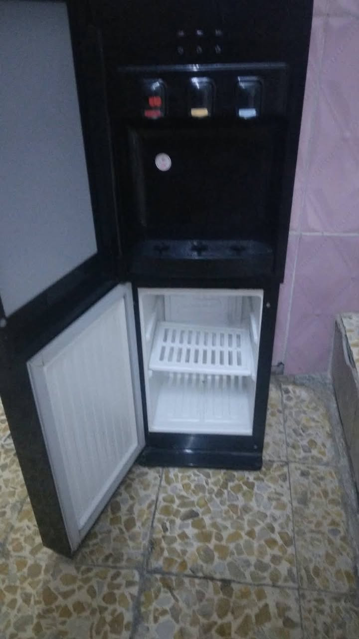 للبيع براد ماء وثلاجه اخو الجديد السعر 100 التواصل مع الرقم *********** العنوان بغداد مستعمل سبوع واحد فقط
