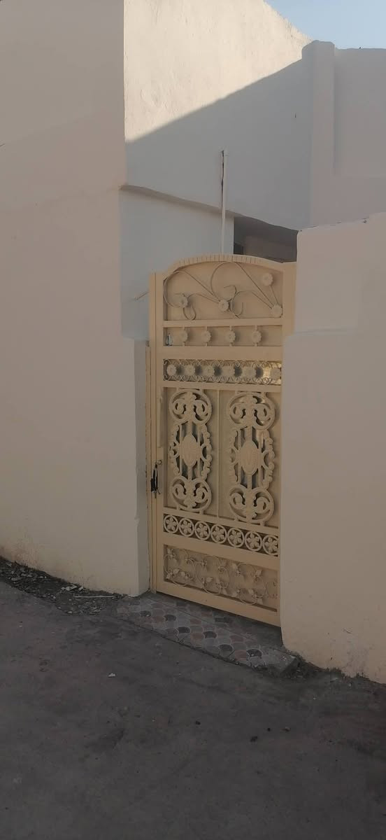 مكلف بالنشر دارللايجار المساحه 100 يتكون من غرفه وصاله ومطبخ قرب نوري المختار الدواسر قيمة الايجار 150 الاستفسار الاتصال ع الرقم ***********
