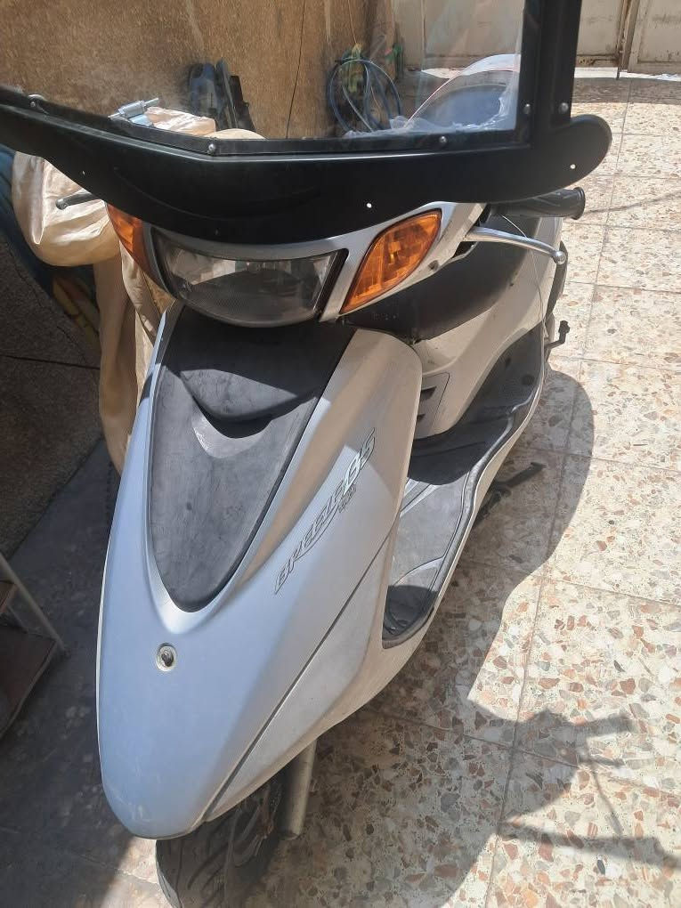 السلام عليكم شباب بريز للبيع زيرو ماشيه 75725 صارله  خمسه ايام نازله من الرمبة بعده بلملح وكله مختمه مكفوله من كلشي السعر مليون وربع بيه مجال مكاني بغداد الشعب  *********** فقط اتصا بغداد, العراق
