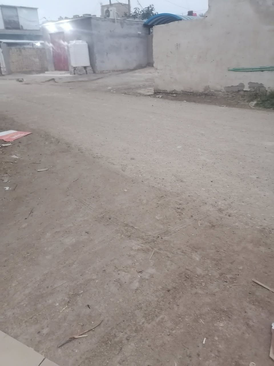 قطعة زراعي بالشوفة للبيع المساحة ٣٥٠ متر (الوجه ١٢ والنزال ٢٩) قريب عليها تبليط ومسافة الشارع العام اقل من ١٠٠ متر قريب عليها الخدمات (الماء والكهرباء) السعر ٢٠ وبيها مجال للتواصل رقم الهاتف *********** او ***********
