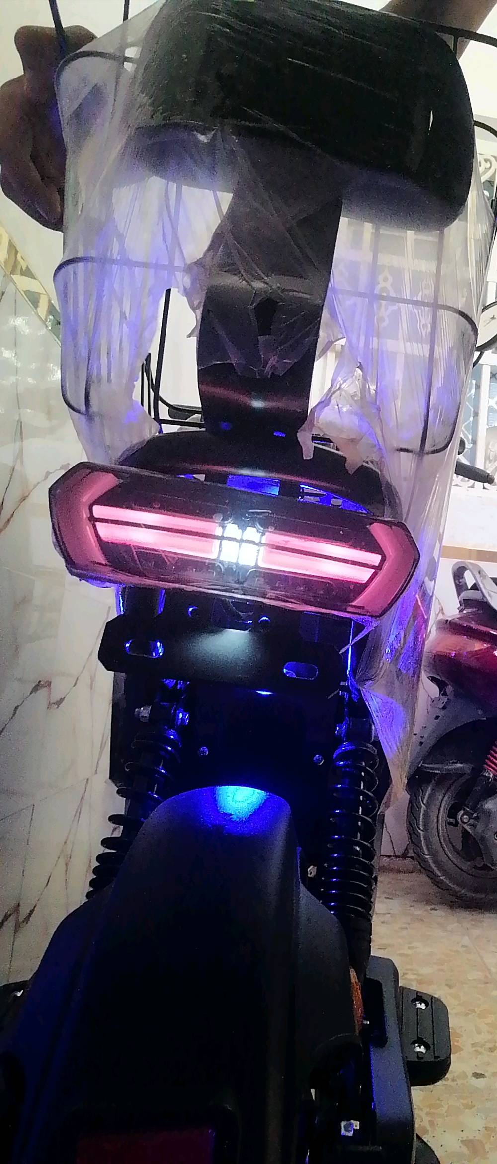 للبيع او مراوس ماكس او فراشه دراجة شحنR9 جديد كلش 5 بطاريات نضام R رجوع للخلف 3 نمر نضام امان سرقه بيها.. بصمه عدد 2 وكارت عدد 2 وسويج عدد 2 الشحنه الوحده تمشيك 50 كيلو سرعه 80 حقيقي شركه الريان الأصلي اشتريتها 750 ورايدها 675وبيها مجال الشراي يراسلني خاص عنوان الديوانية قرب منجل علويه