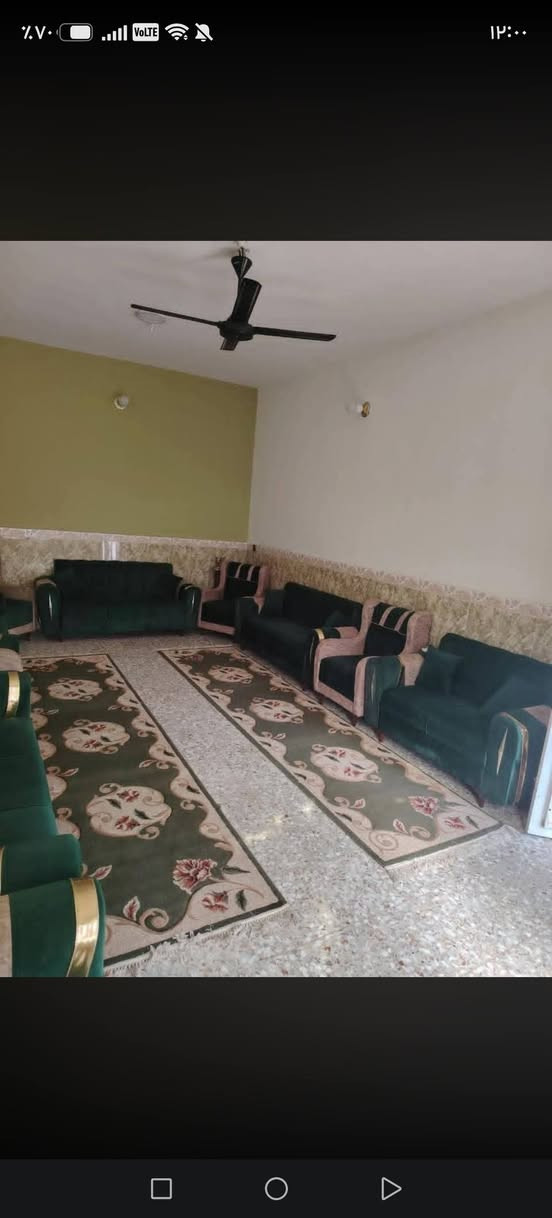 بيت للبيع في حي الحكيم قرب مدرسه الرمليه يبعد عن الشارع ١٢٥م يحتوي على أربع غرف نوم وصاله ومطبخ وصحيات واستقبال مساحه 600مرقم من قبل بلديه سعر 110وبي مجال خدمات عامة ماي كهربائي شارع راح يتبلط ***********

نص مكتوب في الصور:
- 923 o...
- 922 o...
- 916 o...