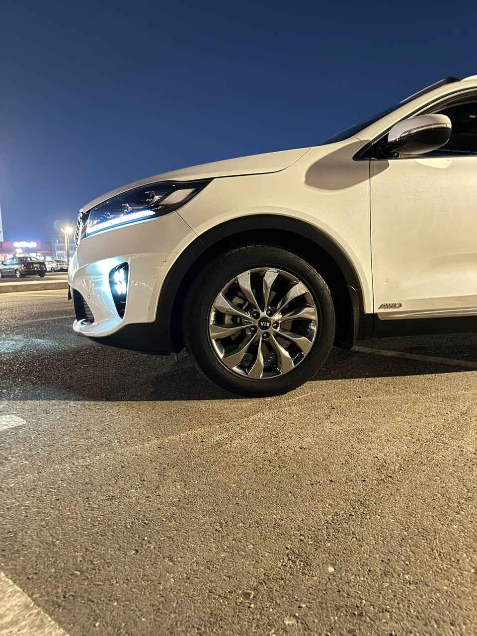 سلام عليكم
للبيع كيا سورنتو 2019 خليجي 
فول مواصفات 1/1 ماشية 136 الف كيلو 
رقم بغداد مشروع وطني

المواصفات:
1. بنوراما
2.دفع رباعي awd
3.لايت امامي خلفي لد 
4. بصمة تشغيل + ابواب 
5.مري شفط + ترحيب 
6.الباب الخلفي كهرباء 
7.تحكمات ستيرن جهتين 
8. شاشة + تبريد شاشة منفصل ثلاث قطع 
9.اربع وضعيات قيادة 
10.كشنات حار بارد + كشنات خلفية حار + المقاعد الامامية كهرباء 
11. الانارة الداخلية لد 
12. حساسات امامية خلفية 
13. سايد بريك بصمة +توقف ذاتي 
14. بردات خلفية بلادية 

مكينة وكير كفالة عامة / تخم تايرات جديد / دسكات جدد / تبريد خير من الله / بيها pdr باب عكس السايق وطخة بالجاملغ موضحة بالصورة الباقي كفالة 
للاستفسار 
***********
