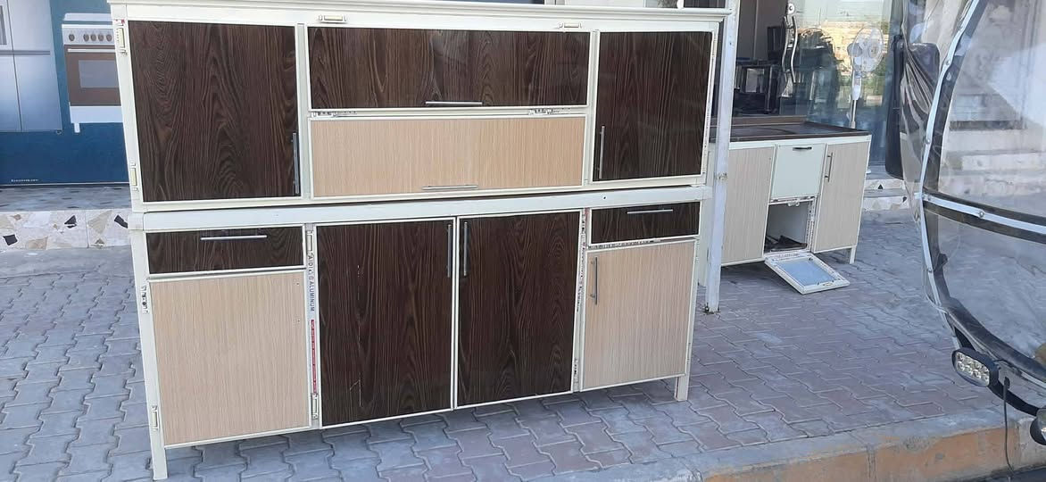 كاونتر ثلث قطع للبيع سنك مرمر بي فطر موضح بل صورة السعر 200 بي مجال

نص مكتوب في الصور:
- ***********