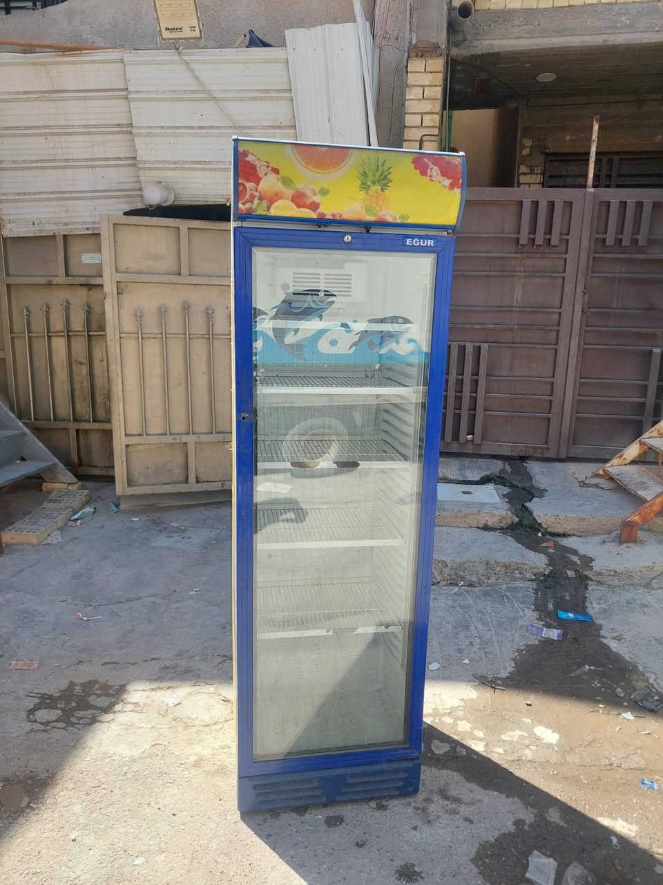 السلام عليكم 
براد للبيع 
تبريد ثلج 
***********
