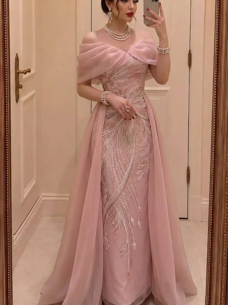 السلام عليكم
ورشه لتنفيذ جميع فساتين الزفاف والسهره باسعار تنافسيه
اي تصميم ابالج يتنفد باحسن كوالتي
لاستفسار مراسله الواتساب ‏‪***********‬‏
