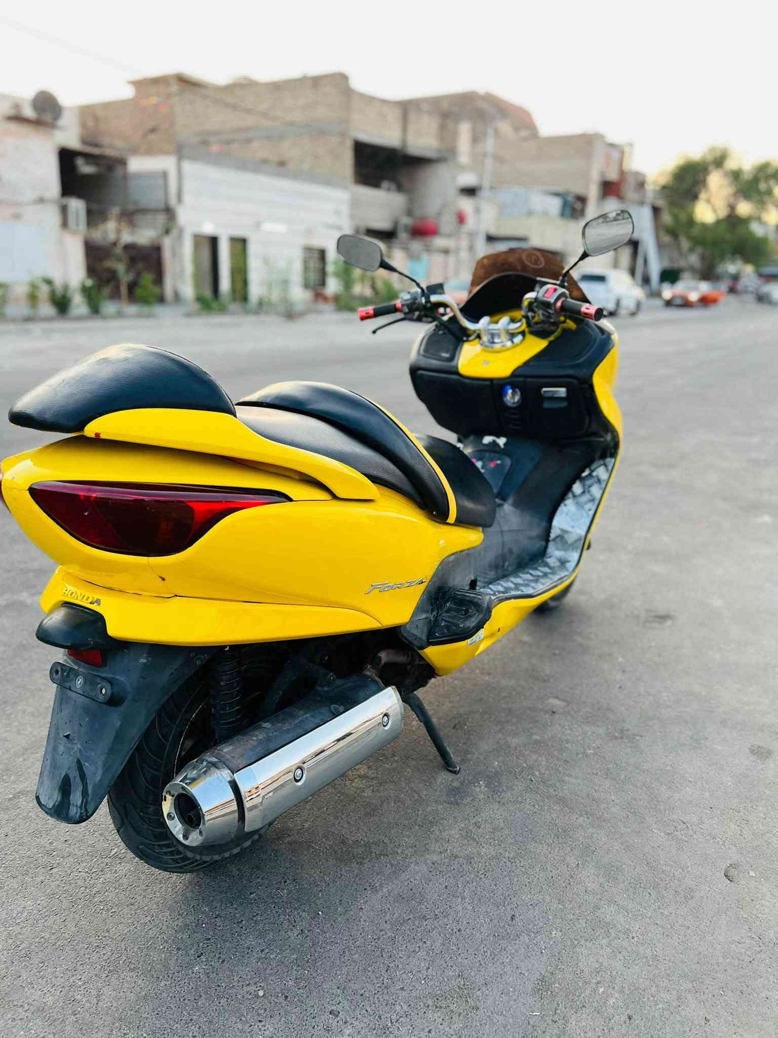 سلام عليكم بصمة08 دراجة جاهزة كل نقص ما بيها كلها ابلادية كهربائيات كلها شغالة  تخم تاير جديد منضومة زنون اوراق كاملة السعر 950الف  مكان بغداد العبيدي  الرقم ***********
