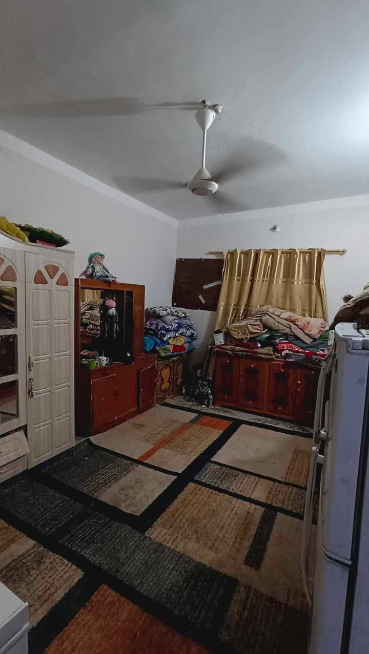 🏠 *بيت زراعي للبيع*
📍 *العنوان: الدجين - على شارعين*

*📐 المساحة:* 190 متر
*💰 السعر:* 51 مليون

*🏗️ نوع البناء:*
فرمستون - عگادة - شيلمان
الواجهة ملبوخة لباخة نظيفة وحلوة
البيت كله سيراميك مرتب
الصبغ نظيف ومرتب وجاهز للسكن مباشرة

*📋 التفاصيل الداخلية:*
✔️ غرفتين نوم
✔️ استقبال
✔️ ديوانية
✔️ مطبخ
✔️ صحيات داخلية
✔️ طارمة

*✨ المميزات:*
يوجد مساحات متروكة فارغة داخل البيت:
- ترك عبارة عن ممر كبير وطويل
- ترك خلف احد الغرف
(تصلح حديقة - بناء ملحق - كراج)

*📌 الموقع بالضبط:*
الدجين صاير على شارعين:
1- شارع مديرية الكهرباء الجديدة الي امام الكراج
2- شارع الروضة خلف جماعة البالات الي يبيعون كنتورات واثاث

للاستفسار ---
واتساب ***********
اتصال ***********
