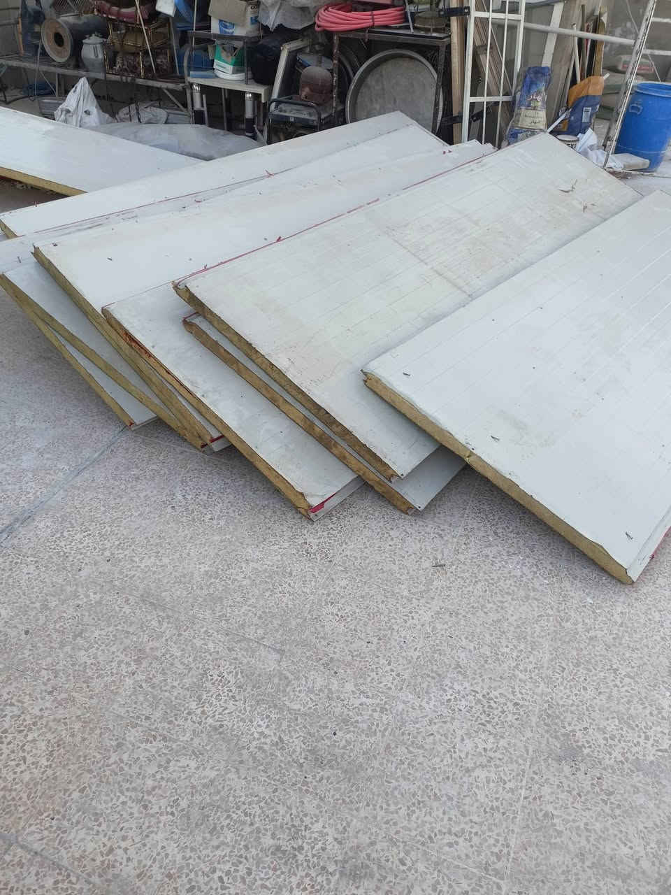 متاح سندويج جدارية طول أو لقطعه 3 عرض متر نضافه 90بل% عدد الكلي17 قطعه استفسار على رقم ***********
