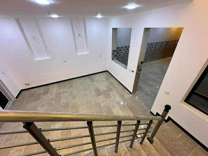 دار حديث زيرو 150 م للبيع سعر مناسب جداااا ومن صاحب البيت مباشرة
يحتوي4 غرف نوم و4 حمامات وصالة كبيرةًومطبخين حار وبارد وحوليات اثنين المطبخ مفتوح على الهول نظام امريكي  ومجهز بكاونتر حديث وسخانات اثنين وتانكيات اثنين حجم كبير /حي الجهاد ديوان المخابرات قرب شارع 60 
***********

نص مكتوب في الصور:
- خاب