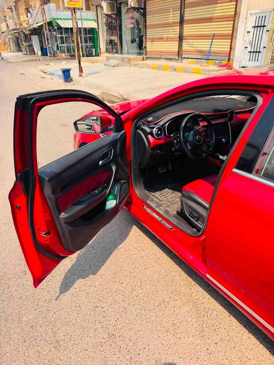 🚗 للبيع MG6 موديل 2023
المحرك: 1.5 لتر تيربو، 4 سلندر، 181 حصان
ناقل حركة أوتوماتيك (DCT – 7 سرعات)
عداد الكيلو متر 68كم

المواصفات:
استهلاك بنزين اقتصادي.
فتحة سقف
مقاعد جلد 
مقعد سائق كهربائي
تكييف أوتوماتيك / ثنائي المنطقة
نظام صوت مع بلوتوث + USB
وسائد هوائية 
مثبت سرعة
Auto Hold 
هاند بريك بصمة
نظام مراقبة ضغط الإطارات
كاميرا خلفية 
حساسات أمامية وخلفية
مرايا جانبية كهربائية مع إشارات LED
بصمة تشغيل 
دخول ذكي بدون مفتاح
إضاءة LED نهارية
السيارة ضمان شركة MG
ضررها كم قطعه بارد BDR  مابيها صبغ او حار البابتين والجاملغ يعني مابيها حار وبيها تبخير بسيط

السعر $110
***********
مكان بغداد حي حطين
