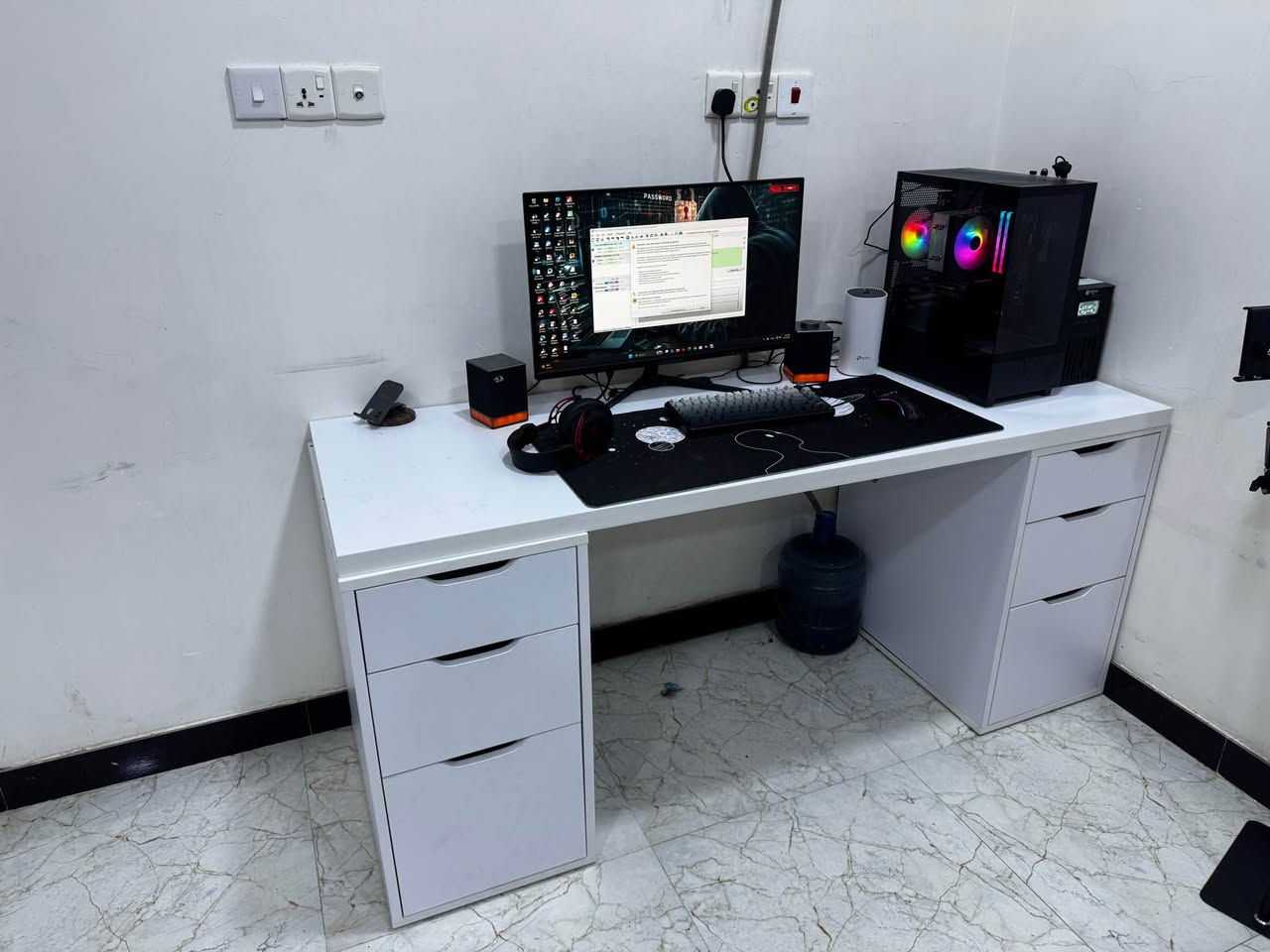 هارد lexar 2t
هارد m.2 جين4 500
ابيع كامل 
شاشة كيم وان 
كيبورد اتك شارك 
ماوس ريد دراكون
سماعات 
ميز تفصال
تشغيل اقل 30 ساعة
تفاصيل اتصل عل الرقم 
*********** عمارة, ميسان
