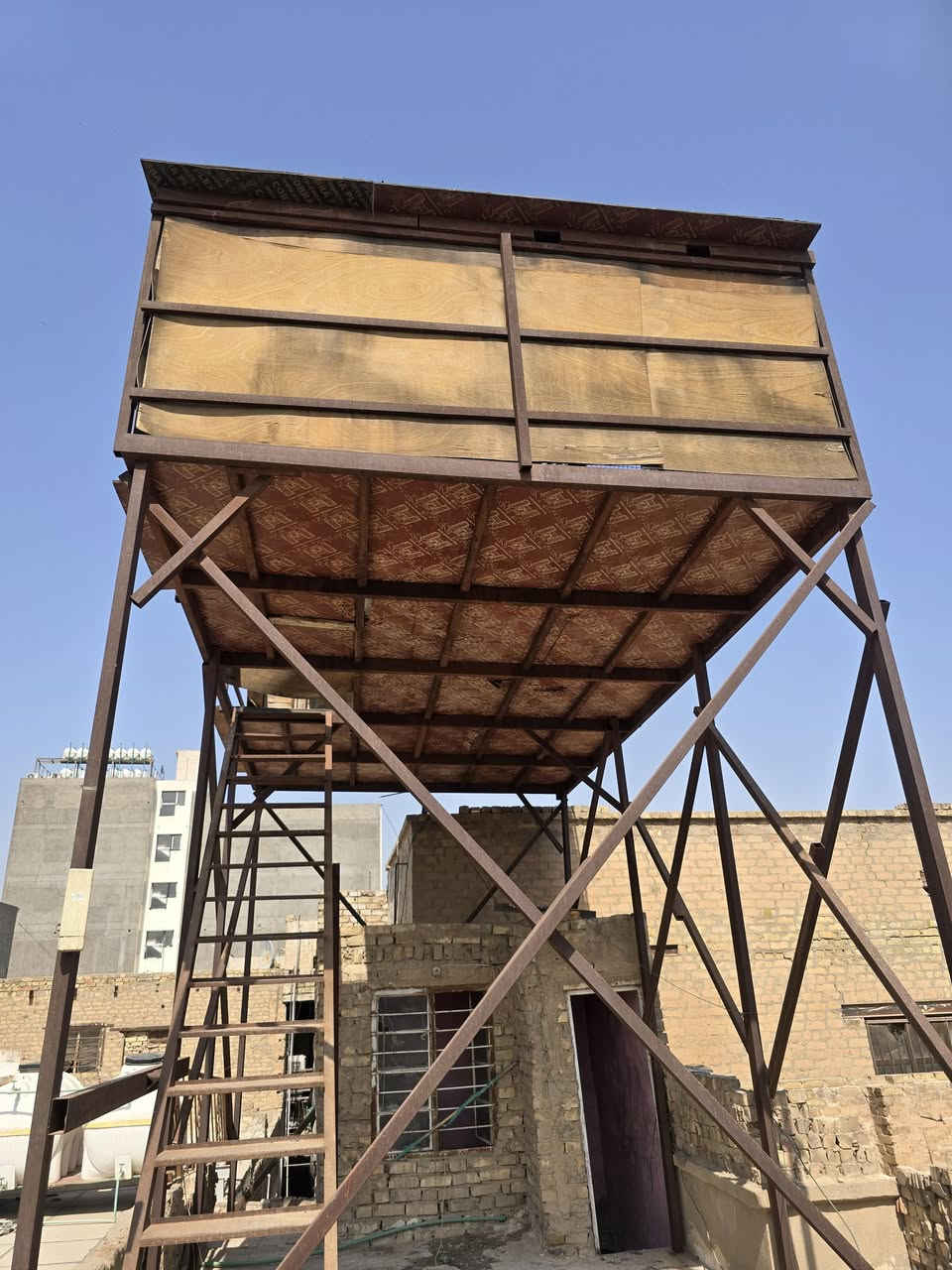 عزولة • ارتفاع ٥م • الاعظمية بغداد