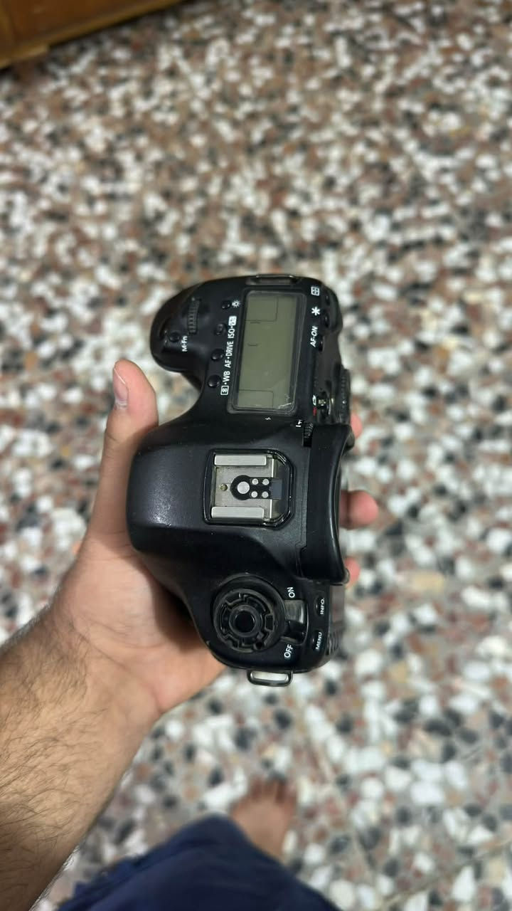 كانون 5D مارك 3 للبيع
وياها عدسة 50 كانون كلهن للبيع 
نظافة 90%
الكامرة معروفة بقوتها 
مكان بغداد تقاطع الدرويش ماعندي توصيل 
للتواصل *********** واتساب فقط
