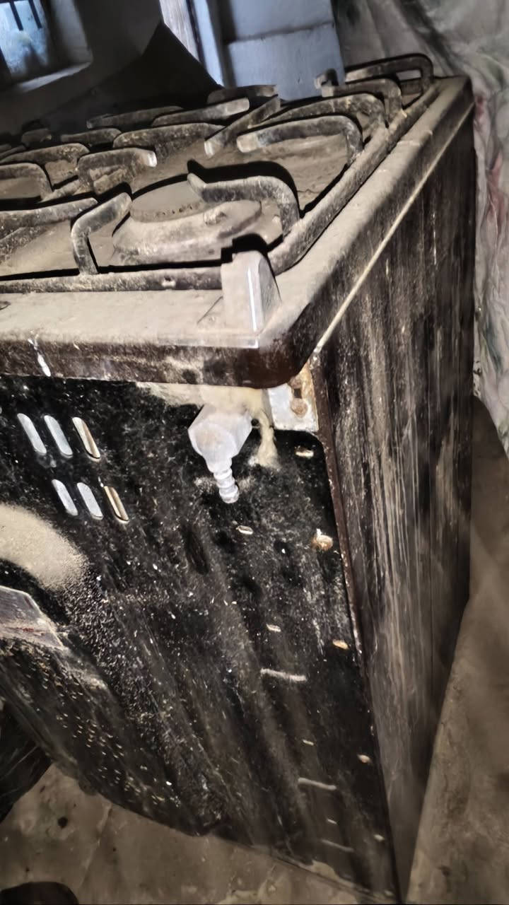 طباخات اثنين الأبيض 40الف الأسود 30بيه مجال حاب يشتري يتصل على رقم ***********
