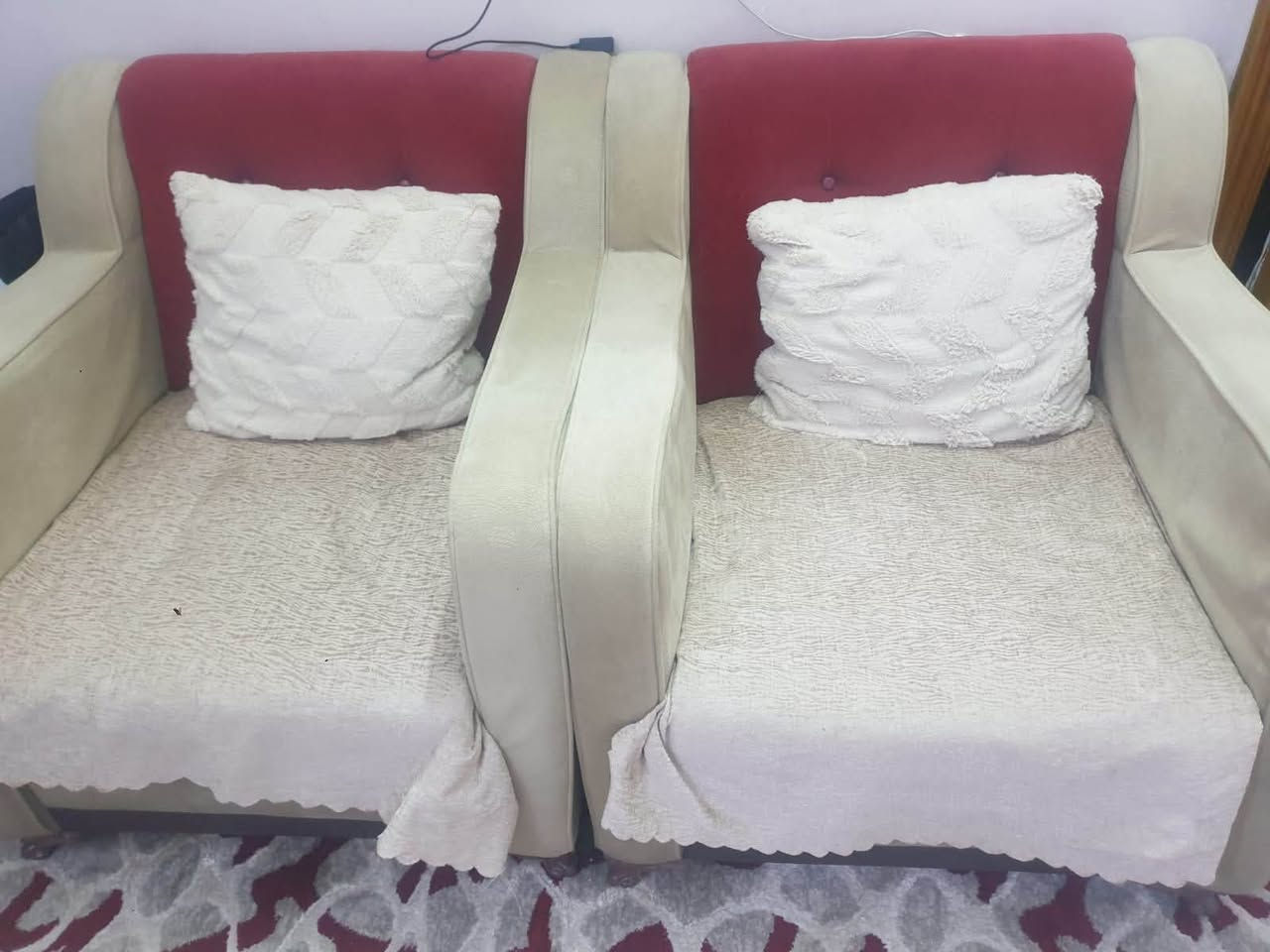 سلام  عليكم
تخم قنفات عراقي للبيع
( ٢ قنفه فردي  - ١ قنفه ثنائيه - ١ قنفه ثلاثيه) 
ضرر فقط قنفه ثلاثيه احد ارجل مكسوره 
سعر ١٢٥ الف دينار 💵 
مكان كربلاء  
للتواصل على رقم ***********

مامتواجد على فيس للتواصل اتصال او واتس اب على رقم اعلاه
