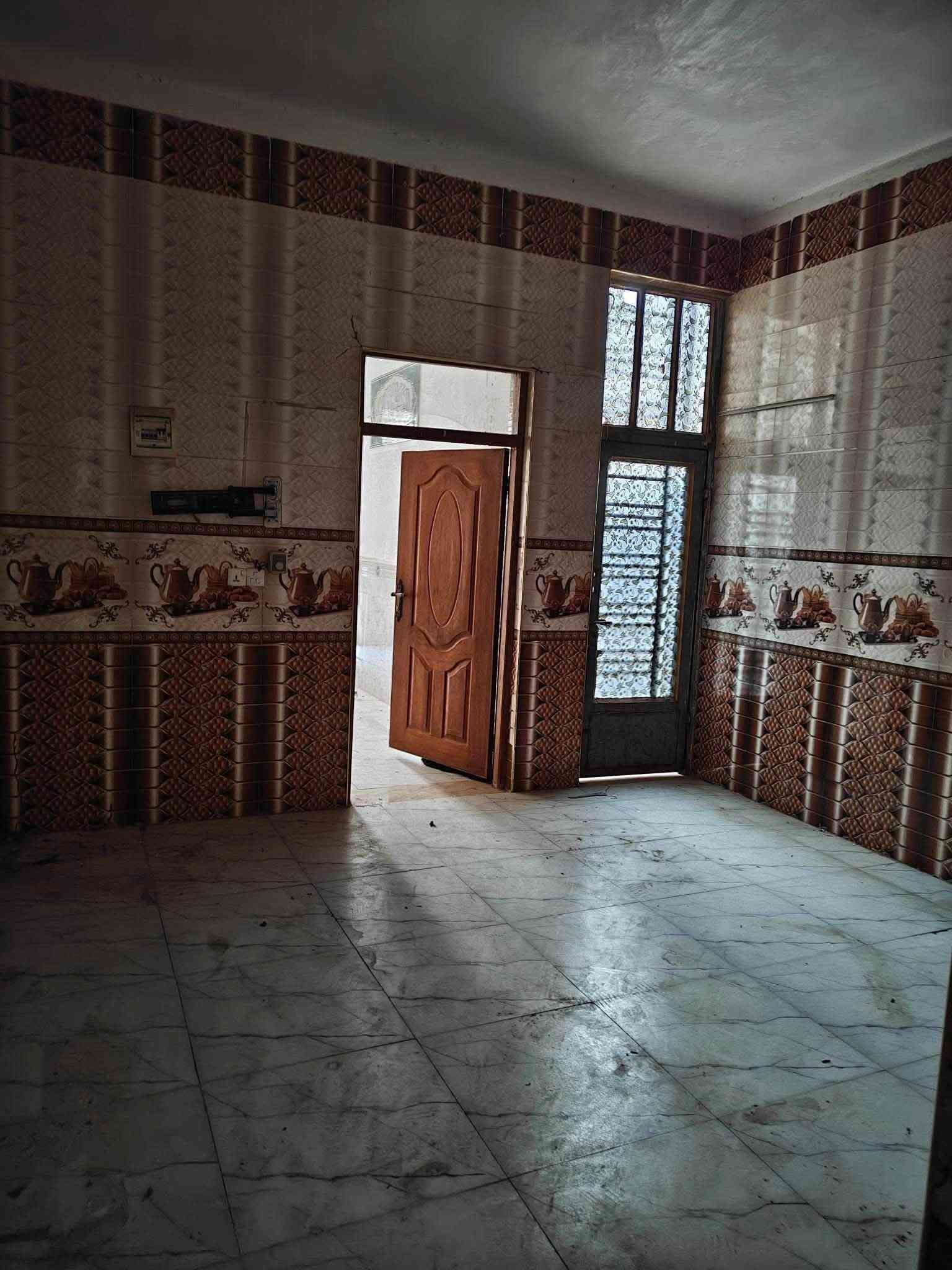🏠بيت  للايجار
100م 

#حي_الفرات قرب مدارس الصينية

✨ بناء نضيف
• غرفة نوم1
• صالة
• مطبخ
• حمام
• استقبال 

#للاستفسار_اكثر ***********
